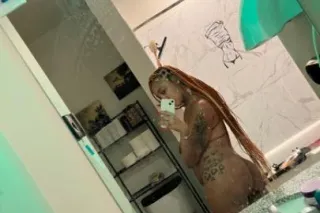 the real HONEY BROWN back in TOWN... come get STICKY bae😍 - Image 1