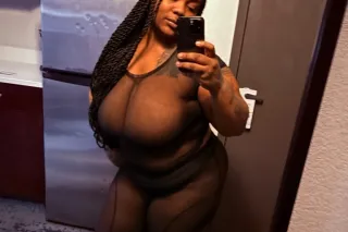 🤪 PRETTY SUBMISSIVE SLUT 😋😛 I LOVE DICK 🧠🌊🌎 ILL TREAT U LIKE A KING - Image 3