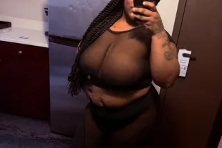 🤪 PRETTY SUBMISSIVE SLUT 😋😛 I LOVE DICK 🧠🌊🌎 ILL TREAT U LIKE A KING - Image 1